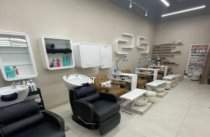 Living Room image for: Shop - Studio - 1 Bathroom for rent in Satwa Road - Al Satwa - Dubai, Image 1