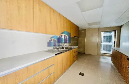 Apartment - 3 Bedrooms - 3 Bathrooms for rent in Al Muraqqabat - Deira - Dubai