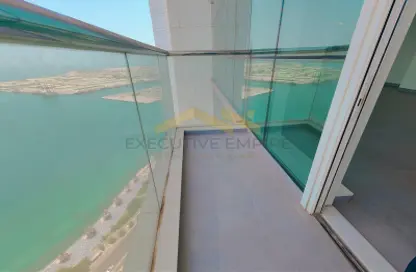 Apartment - 3 Bedrooms - 5 Bathrooms for rent in Al Reef Tower - Corniche Road - Abu Dhabi