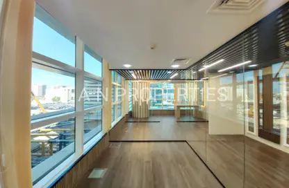 مكتب - استوديو - 2 حمامات للايجار في برج نسيمه - شارع الشيخ زايد - دبي