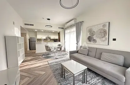 RENOVATED I VACANT I CORNER UNIT