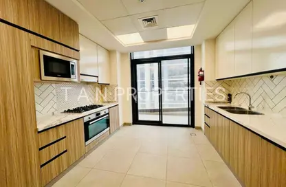 Apartment - 3 Bedrooms - 4 Bathrooms for rent in The Waves Residences - Mankhool - Bur Dubai - Dubai