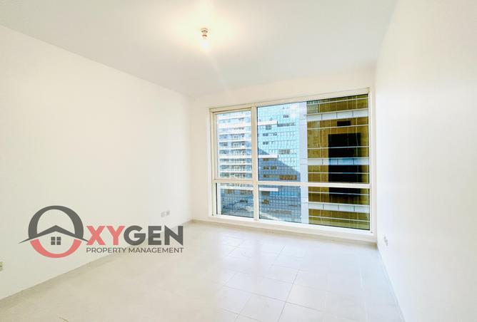 Apartment for Rent in Marks and Spencer Building Amazing 1bhk