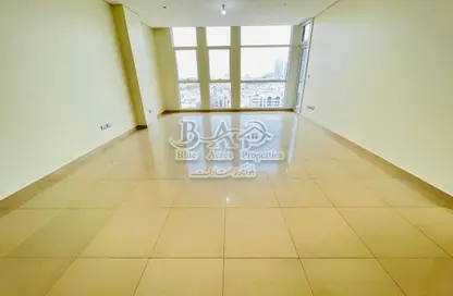 شقة - 3 غرف نوم - 4 حمامات للايجار في يونايتد سكوير - الخالدية - أبوظبي