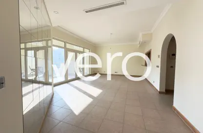 Apartment - 2 Bedrooms - 3 Bathrooms for rent in Al Sultana - Shoreline Apartments - Palm Jumeirah - Dubai