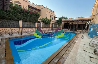 Villa - 4 Bedrooms - 4 Bathrooms for rent in Jumeirah 1 Villas - Jumeirah 1 - Jumeirah - Dubai