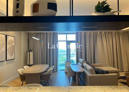 صورةغرفة المعيشة لـ: شقة - 3 غرف نوم - 4 حمامات للبيع في حديقة دبي العلميه - دبي, صورة 1
