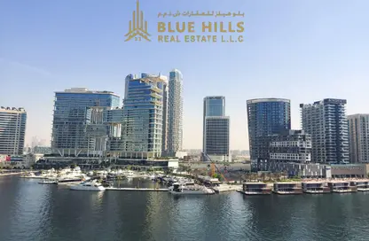 شقة - 2 غرف نوم - 3 حمامات للايجار في برج كورال - الخليج التجاري - دبي