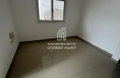 شقة - 1 حمام للايجار في بناء النباعة - النبعة - الشرق - الشارقة