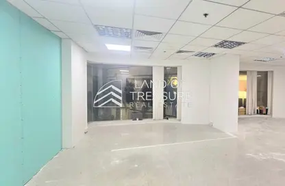 Office Space - Studio - 2 Bathrooms for rent in Fairmont Hotel - Sheikh Zayed Road - Dubai