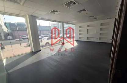 مستودع - استوديو - 5 حمامات للايجار في منطقة القرهود - دبي مستودع - استوديو - 5 حمامات للايجار في منطقة القرهود - دبي