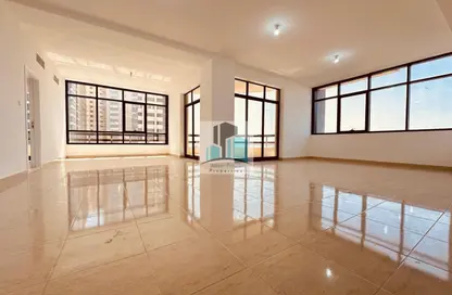 Duplex - 3 Bedrooms - 3 Bathrooms for rent in Lake View Tower - Corniche Road - Abu Dhabi