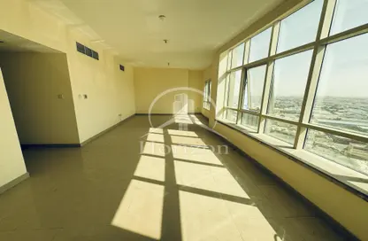 Empty Room image for: Apartment - 2 Bedrooms - 4 Bathrooms for rent in Al Majaz Tower - Al Majaz - Sharjah, Image 1