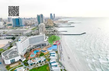 شقة - 2 غرف نوم - 4 حمامات للبيع في برج الكورنيش - طريق كورنيش عجمان - عجمان