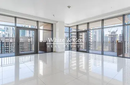 Apartment - 2 Bedrooms - 3 Bathrooms for sale in Boulevard Crescent 2 - BLVD Crescent - Downtown Dubai - Dubai