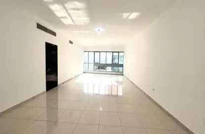 Apartment - 4 Bedrooms - 6 Bathrooms for rent in Al Ahlia tower - Al Khalidiya - Abu Dhabi