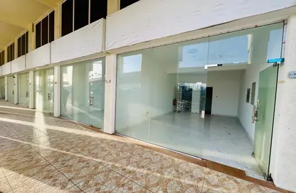 Shop - Studio - 1 Bathroom for rent in Al Karama - Dubai