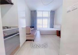 صورةغرفة المعيشة لـ: Studio - 1 حمام للكراء في عزيزي عالية - مدينة دبي الطبية - دبي, صورة 1