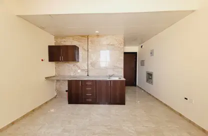 Apartment - Studio - 1 Bathroom for rent in Fire Station Road - Muwaileh - Sharjah