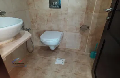 صورة لـ حمام شقة - غرفة نوم - 2 حمامات للايجار في بناية هيريتيج - البرشاء 1 - البرشاء - دبي ، صورة رقم 1