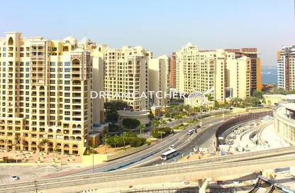 Outdoor Building image for: Apartment - 2 Bedrooms - 2 Bathrooms for sale in Marina Residences 3 - Marina Residences - Palm Jumeirah - Dubai, Image 1