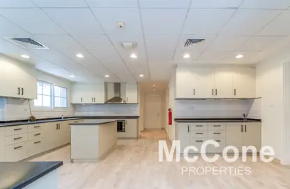 Villa - 4 Bedrooms - 4 Bathrooms for rent in Legacy - Jumeirah Park - Dubai