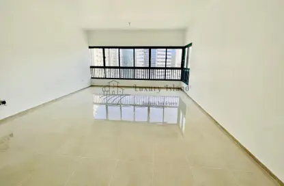 Apartment - 4 Bedrooms - 5 Bathrooms for rent in Emerald Tower - Khalifa Street - Abu Dhabi