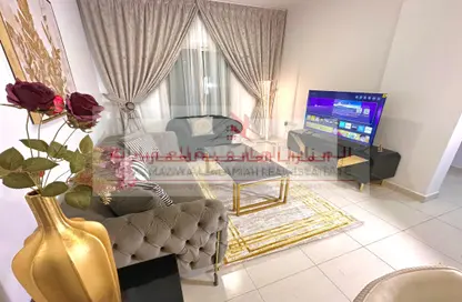 شقة - غرفة نوم - 2 حمامات للايجار في الزاهية 1 - الزاهية - تجارية مويلح - الشارقة
