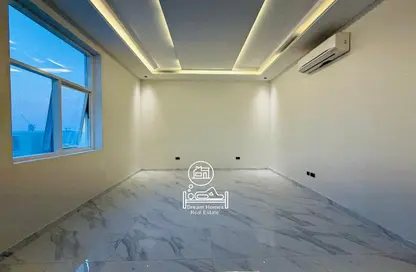 Apartment - Studio - 1 Bathroom for rent in Baniyas - Abu Dhabi