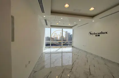 مكتب - استوديو - 1 حمام للايجار في برج تماني - الخليج التجاري - دبي