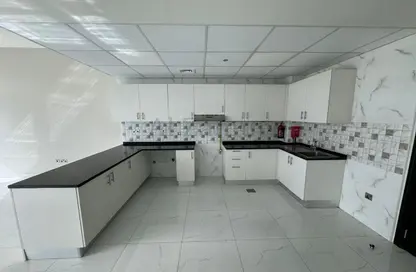 صورة لـ مطبخ شقة - غرفة نوم - 2 حمامات للايجار في فيرن هايتس - الفرجان - دبي ، صورة رقم 1