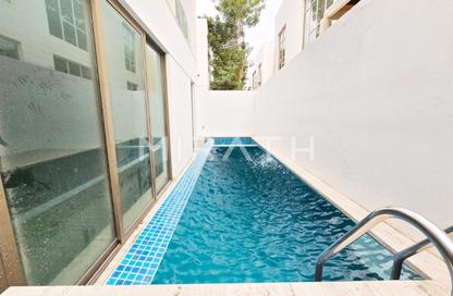 Villa - 4 Bedrooms - 5 Bathrooms for rent in Jumeirah 1 Villas - Jumeirah 1 - Jumeirah - Dubai