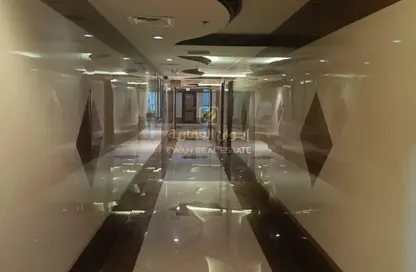 شقة - 3 غرف نوم - 4 حمامات للايجار في برج الكورنيش - طريق كورنيش عجمان - عجمان