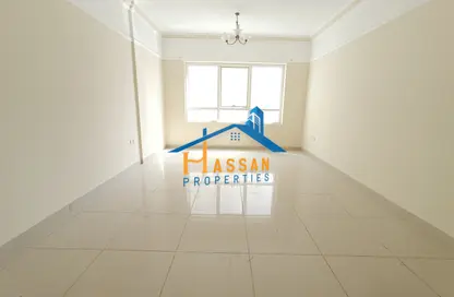 Apartment - 3 Bedrooms - 3 Bathrooms for rent in Sharjah 555 Tower - Al Khan Corniche - Al Khan - Sharjah