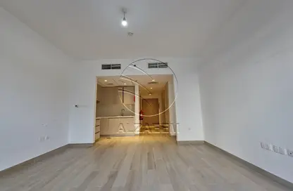 Apartment - Studio - 1 Bathroom for rent in Waters Edge - Yas Island - Abu Dhabi