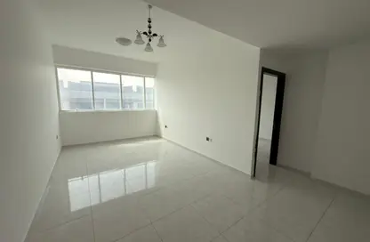 شقة - غرفة نوم - 2 حمامات للايجار في مساكن كورنيش عجمان - طريق كورنيش عجمان - عجمان
