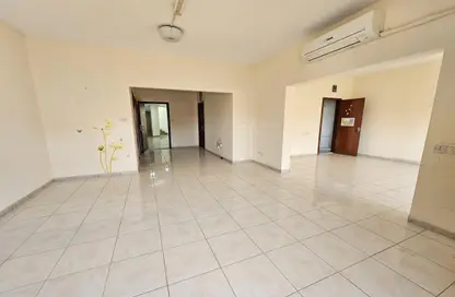شقة - 2 غرف نوم - 2 حمامات للايجار في شارع الشيخ حمد بن عبدالله - الفجيرة
