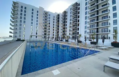 صورة لـ حوض سباحة شقة - 2 غرف نوم - 2 حمامات للبيع في وترز أج - جزيرة الياس - أبوظبي ، صورة رقم 1