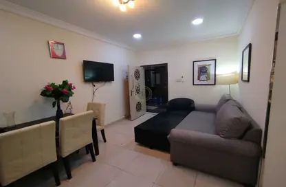 Living / Dining Room image for: Apartment - 2 Bedrooms - 1 Bathroom for rent in Al Ameriya - Al Jimi - Al Ain, Image 1