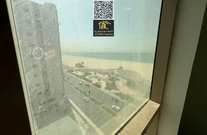 شقة - 2 غرف نوم - 2 حمامات للايجار في برج الكورنيش - طريق كورنيش عجمان - عجمان