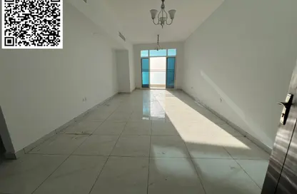 شقة - 3 غرف نوم - 3 حمامات للايجار في مساكن كورنيش عجمان - طريق كورنيش عجمان - عجمان