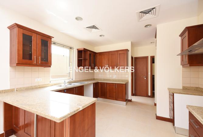 15648218 - صورة العقار 2