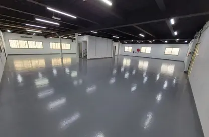Warehouse - Studio - 2 Bathrooms for rent in Umm Ramool - Dubai