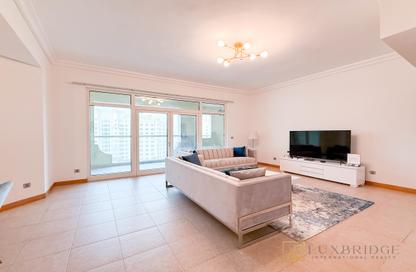 Apartment - 2 Bedrooms - 3 Bathrooms for sale in Al Anbara - Shoreline Apartments - Palm Jumeirah - Dubai