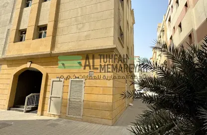 عمارة بالكامل - 8 غرف نوم - 8 حمامات للبيع في مجمع مويلح - تجارية مويلح - الشارقة