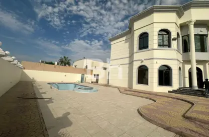 Villa - 4 Bedrooms - 5 Bathrooms for rent in Al Muhaisnah 1 - Al Muhaisnah - Dubai