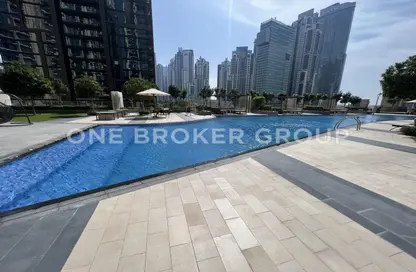 صورة لـ حوض سباحة شقة - 2 غرف نوم - 2 حمامات للبيع في مرتفعات بوليفارد برج 2 - مرتفعات بوليفارد - دبي وسط المدينة - دبي ، صورة رقم 1