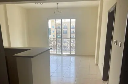 شقة - غرفة نوم - 1 حمام للبيع في طراز إماراتي - المدينة الدولية - دبي