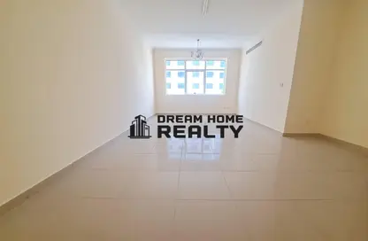 Apartment - 2 Bedrooms - 2 Bathrooms for rent in Al Khan 9 building - Al Khan - Sharjah