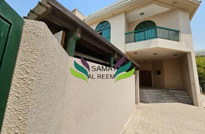 Villa - Studio - 4 Bathrooms for rent in Al Manara - Dubai
